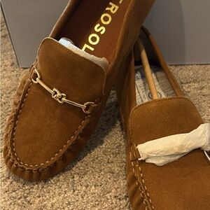 New never worn AEROSOLES Tan Loafers with Gold Detail